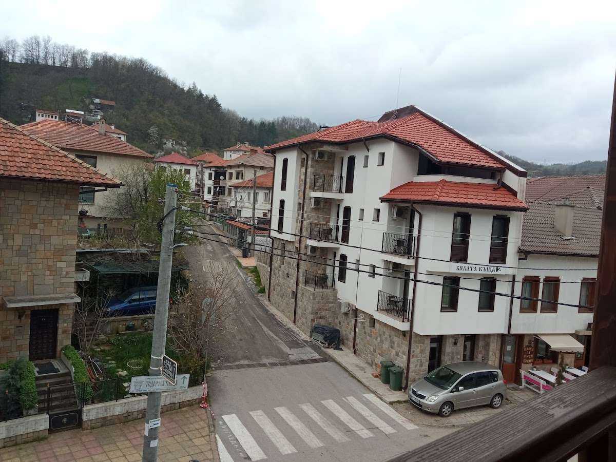 Хотел Бялата къща | Златоград