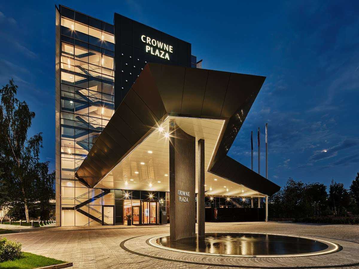 Хотел Crowne Plaza Sofia, an IHG Hotel София
