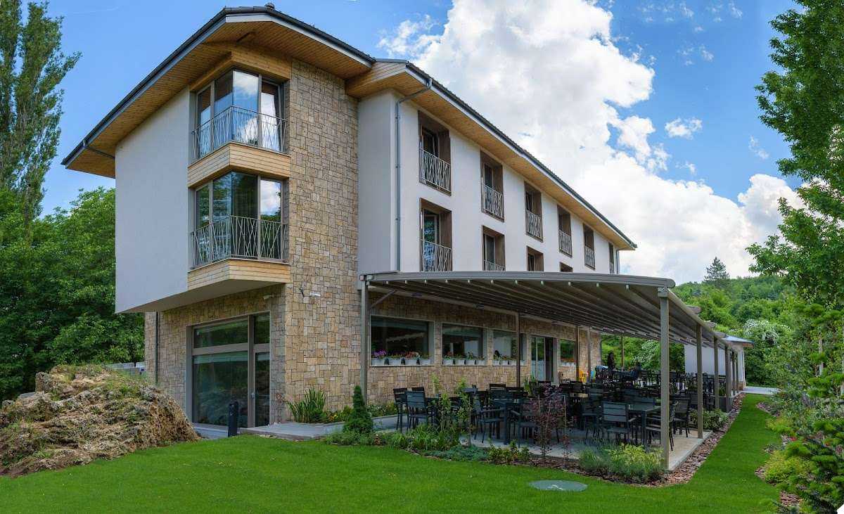 Хотел Хотел и релакс зона Катлея / Hotel & Relax Zone Cattleya Крушуна