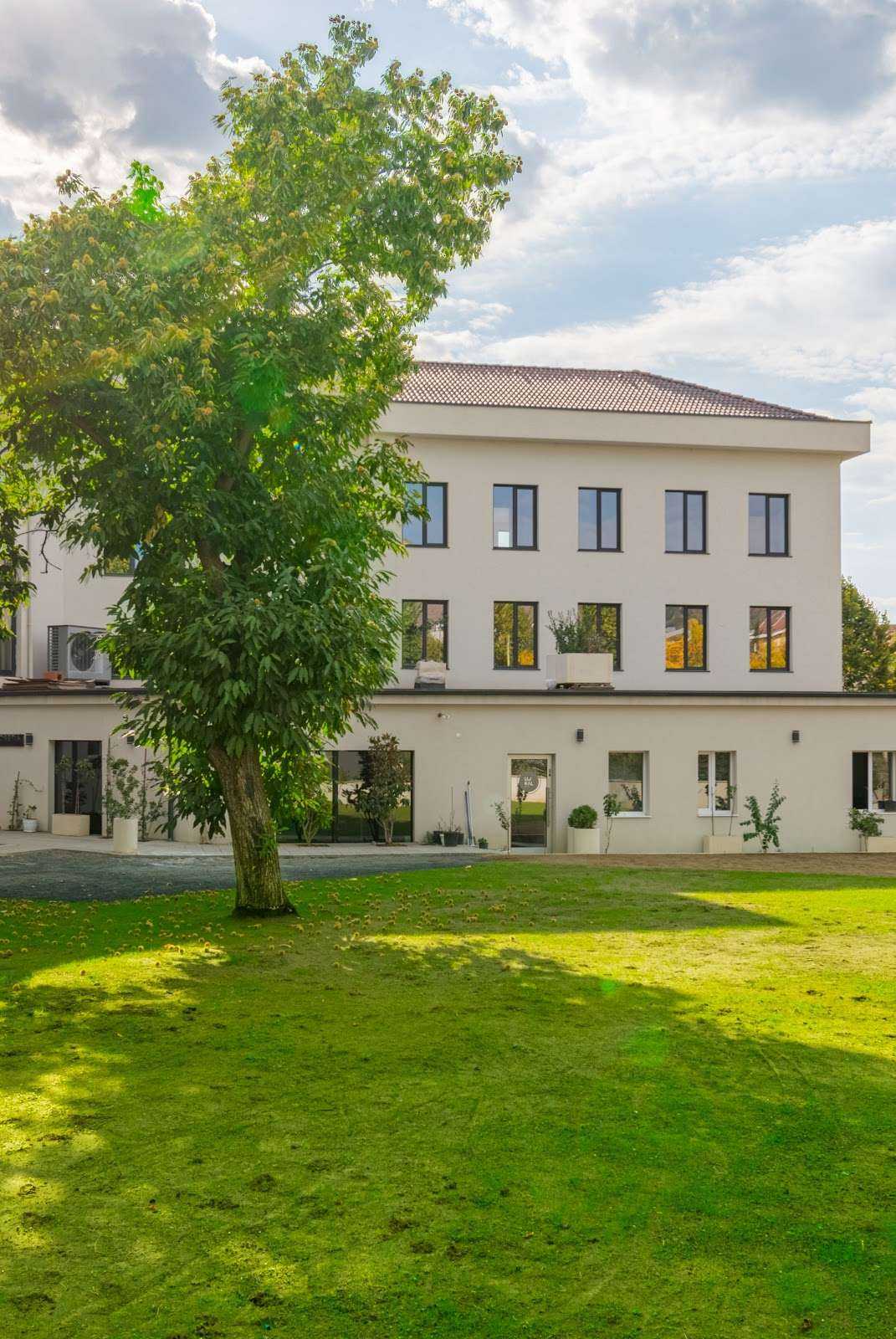 Хотел Hotel Osetia Garden | Момчилград