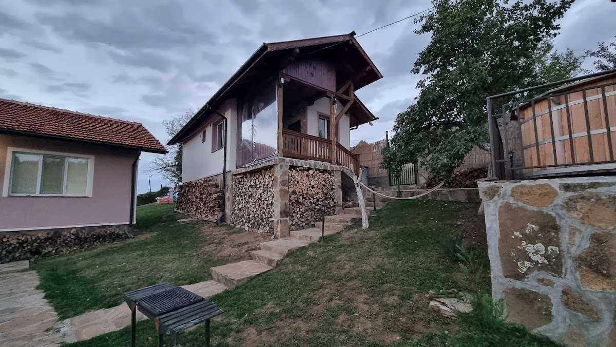 Хотел Шарените къщи | Ябланица