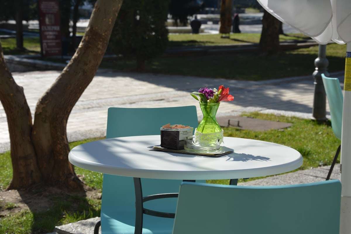 Кафе café Ami | Троян