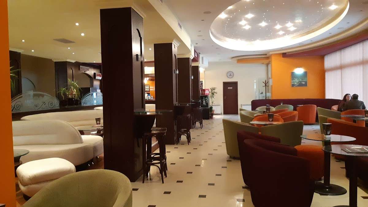 Кафе CAFE CLUB VIENNA | Ловеч