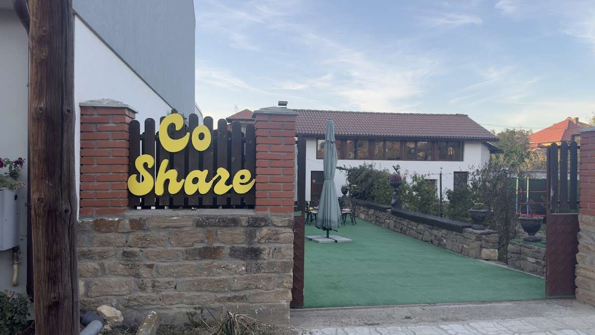 Кафе CoShare Area | Луковит