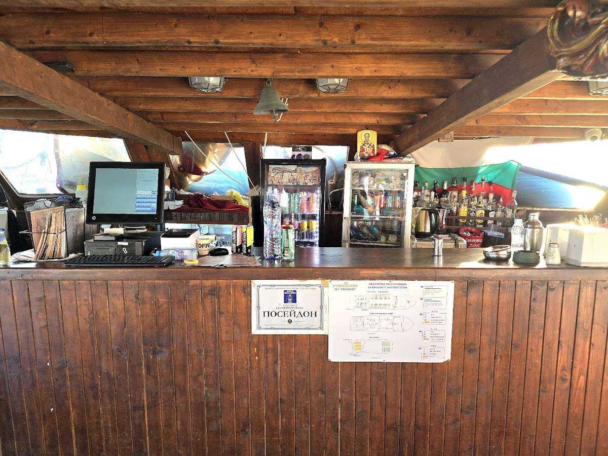 Нощен Клуб / Дискотека Party ship and restaurant Poseidon Созопол