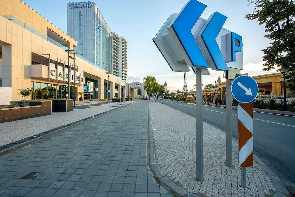 Паркинг Car Parking INTERNATIONAL Златни Пясъци