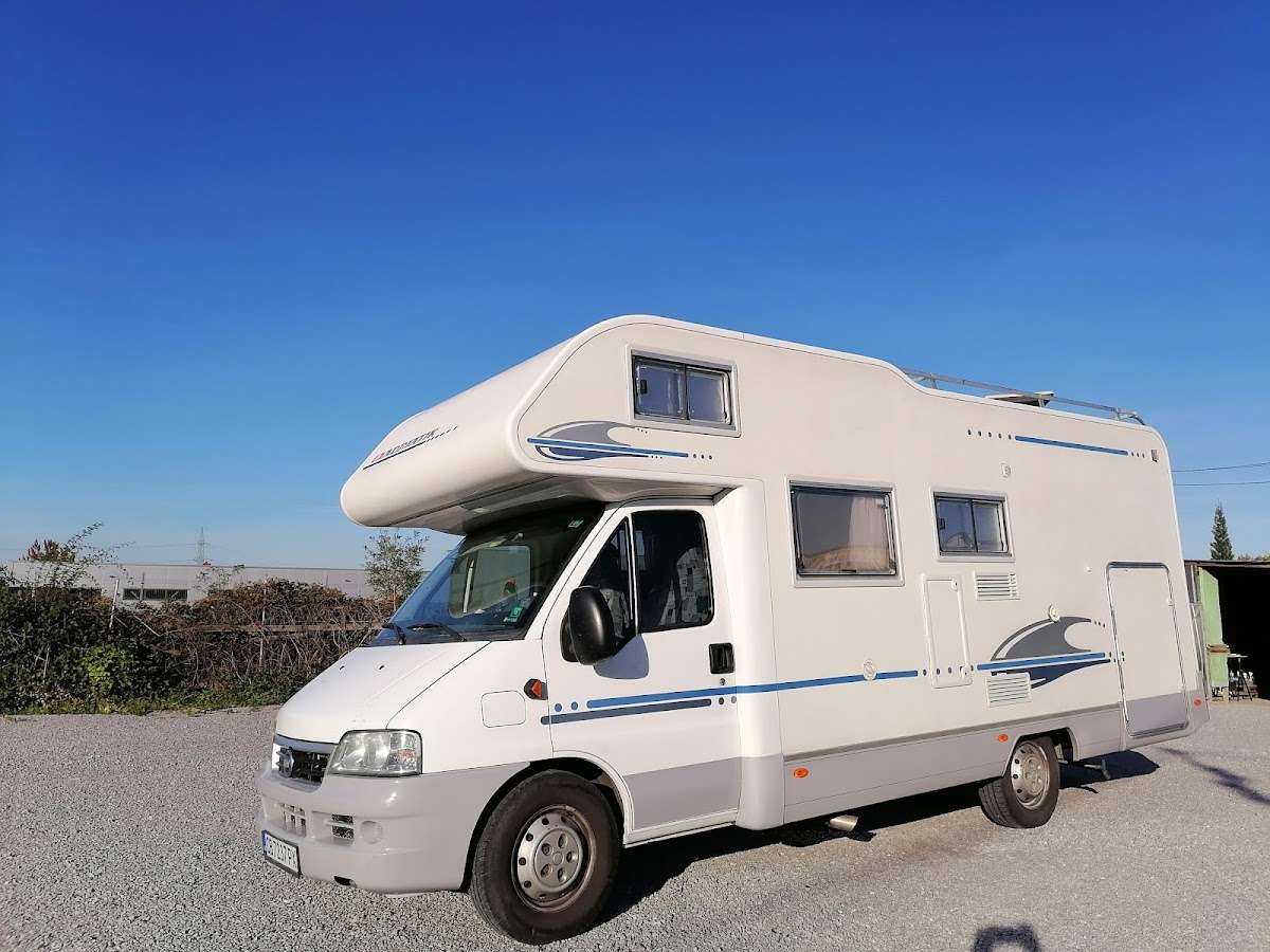 Паркинг Паркинг и сервиз за кемпери и каравани Campic. Camper stop. Camper & caravan repair. София