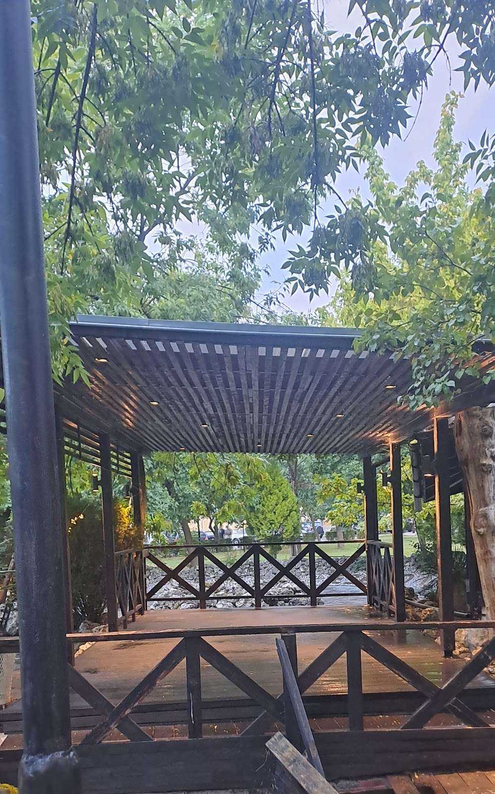 Ресторант Lake Garden Cafe&BBQ | Момчилград