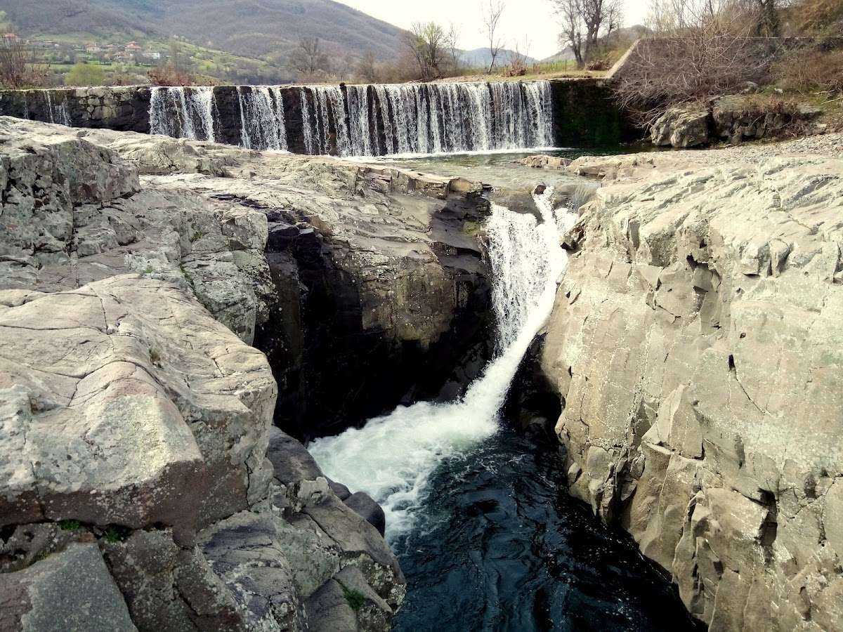 Забележителност Чуковски водопад | Момчилград