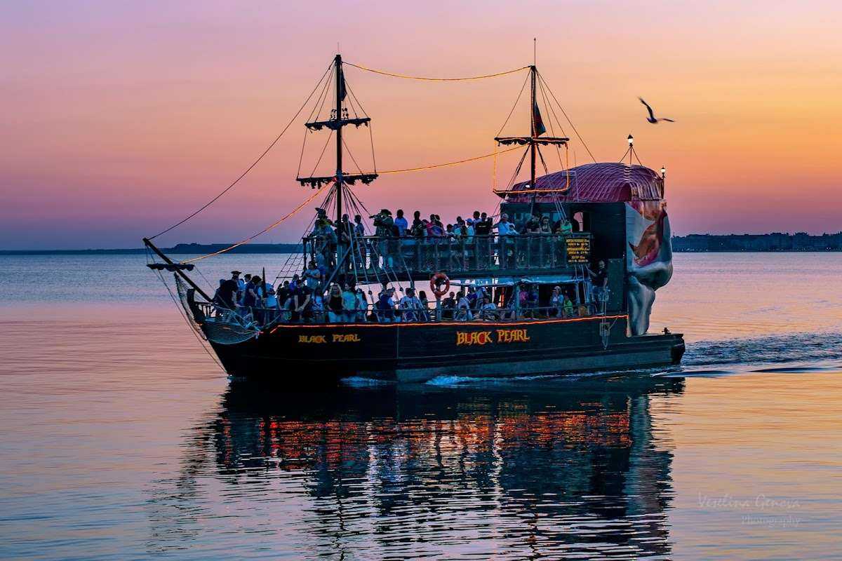 Забележителност Cruise Ship "Black Pearl" Поморие