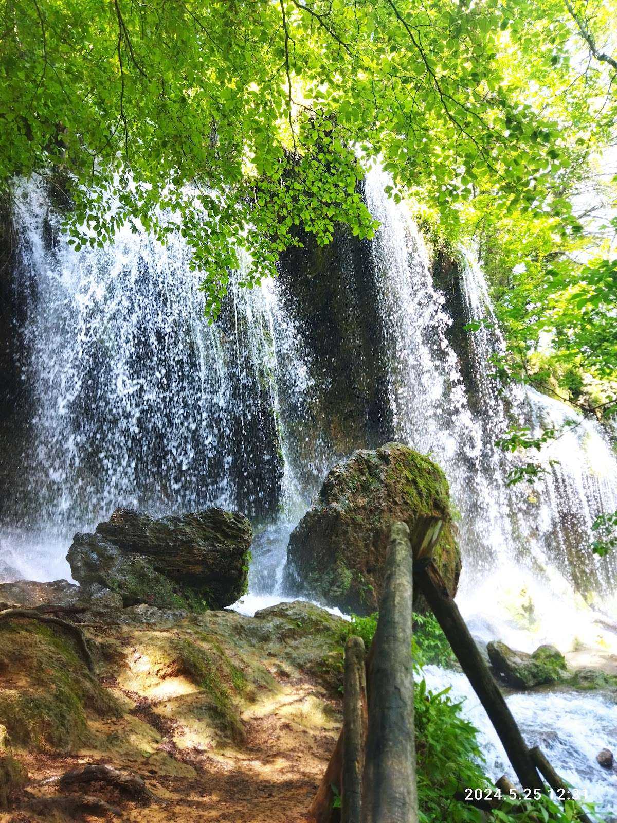 Етрополски водопад Варовитец Етрополе