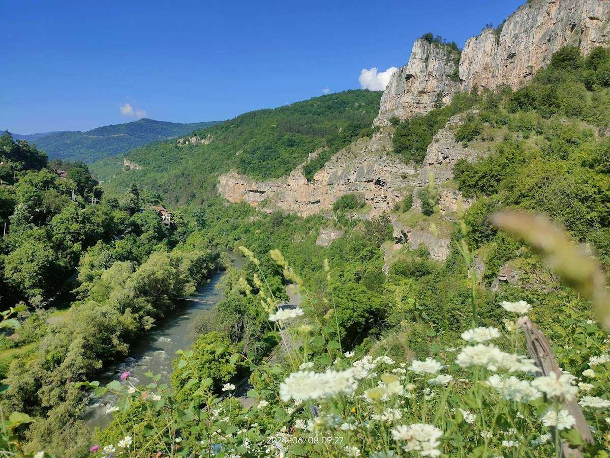 Забележителност Лакатнишки скали Гара Лакатник