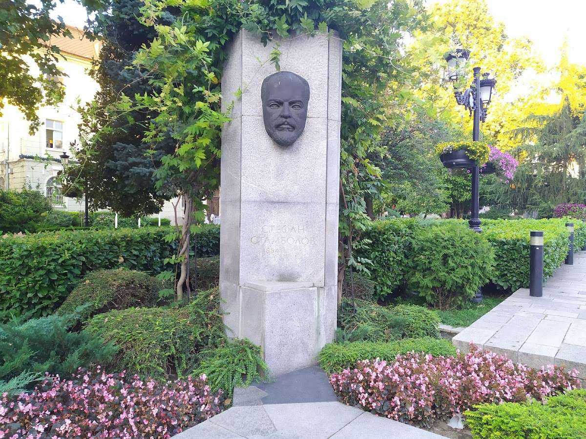 Забележителност Паметник на Стефан Стамболов Каменица