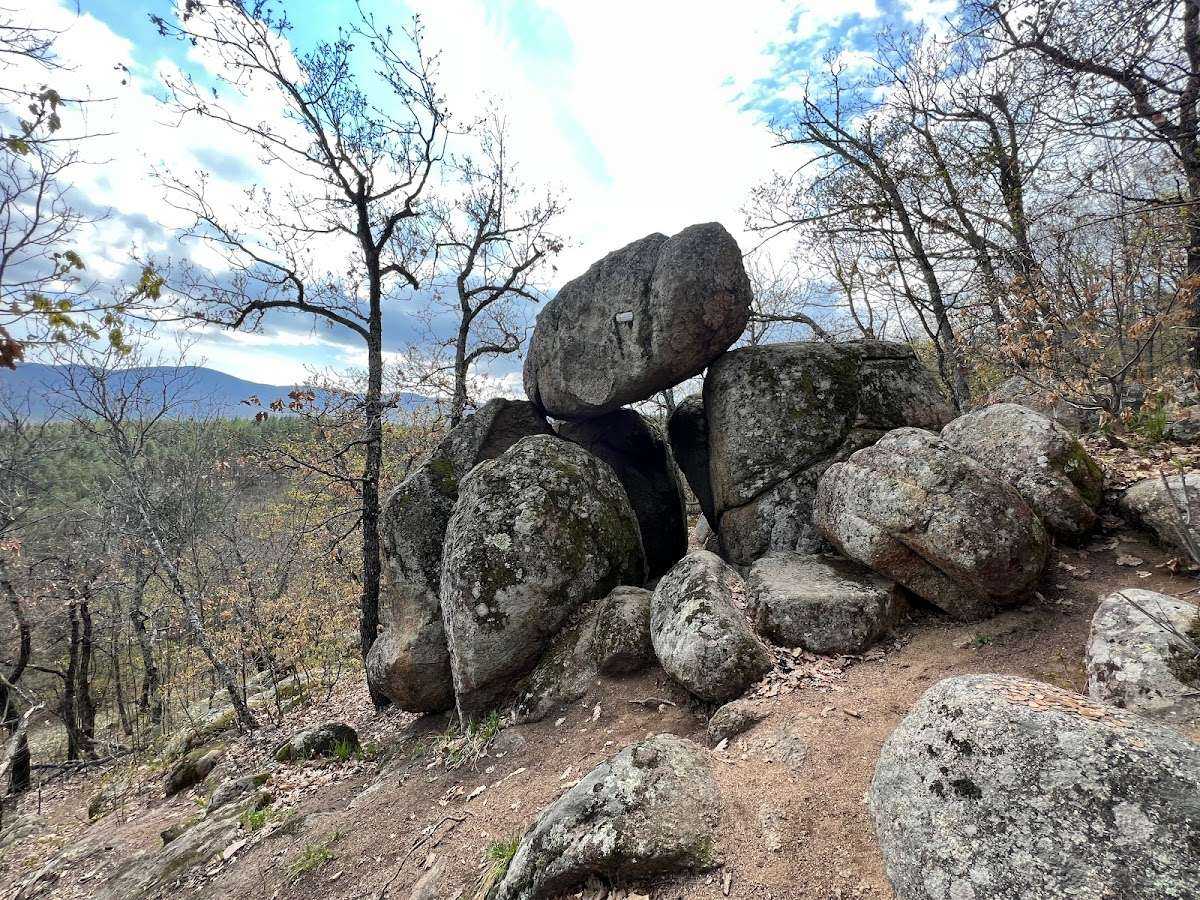Забележителност Пиростията - мегалит | Павел баня
