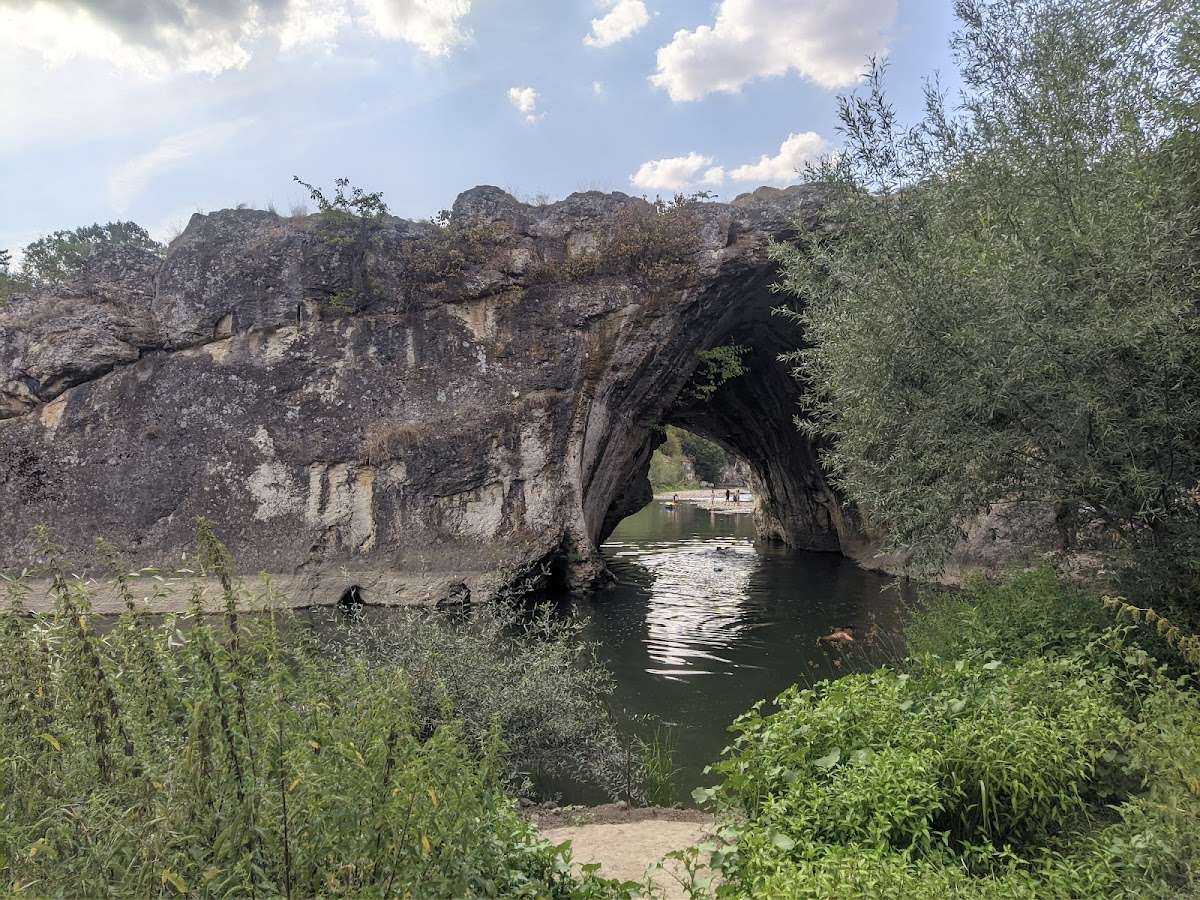 Забележителност Скална арка при село Ъглен Ъглен