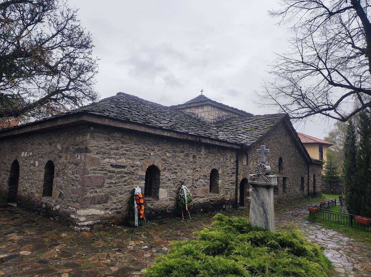 Църква-костница „Света Неделя Батак